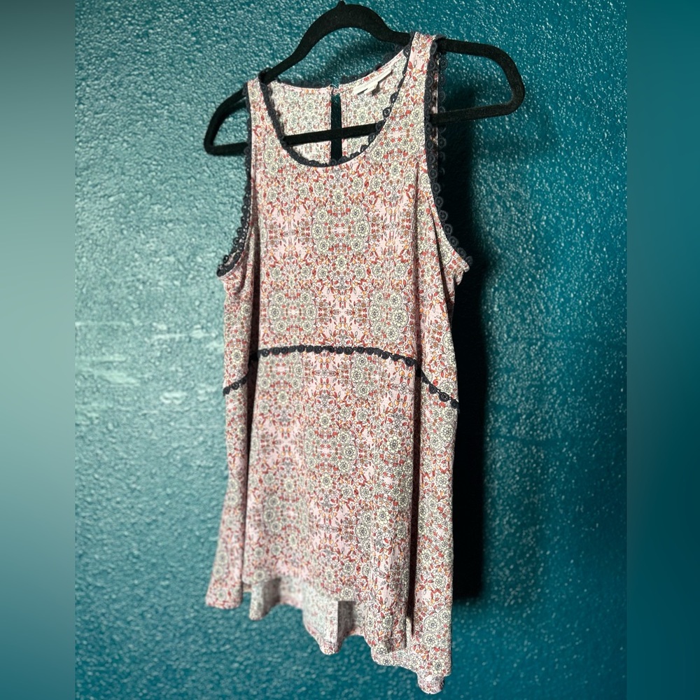 Lauren Conrad women’s sleeveless flowered top